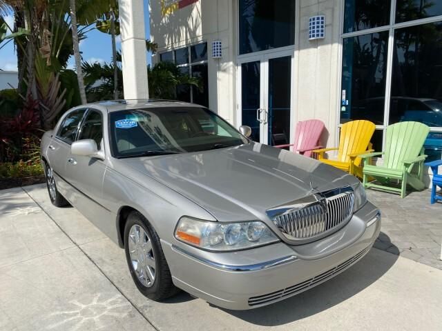2005 LINCOLN Town Car