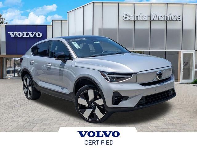 2023 VOLVO C40