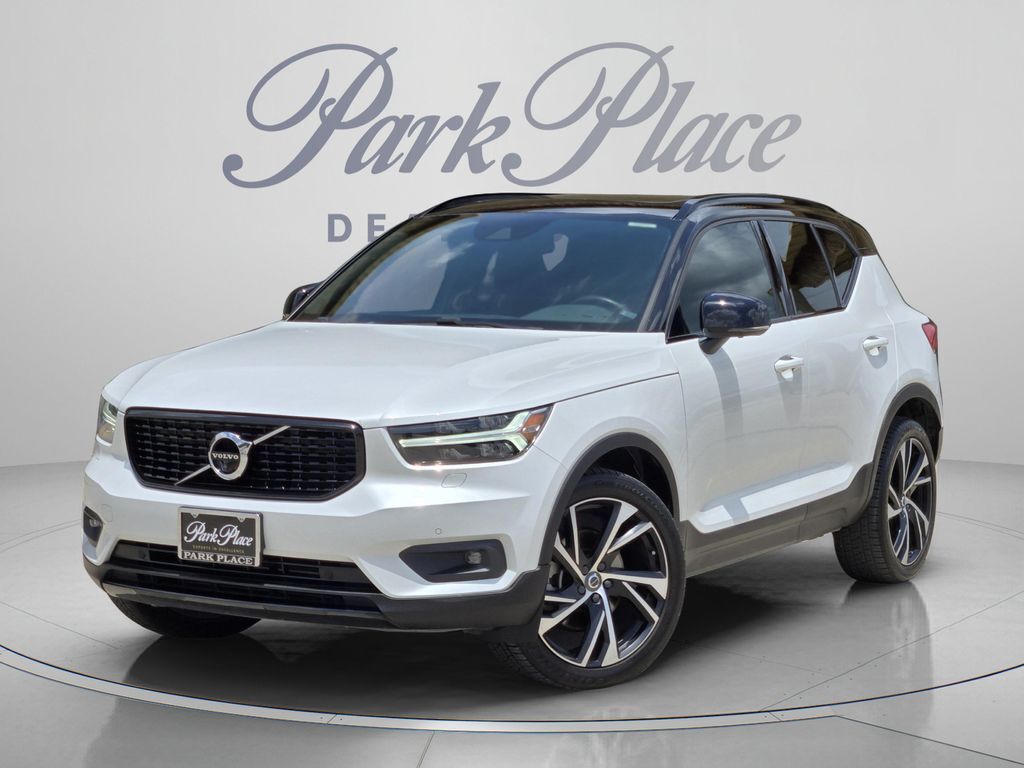 2020 VOLVO XC40