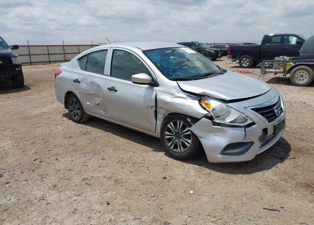2017 NISSAN Versa