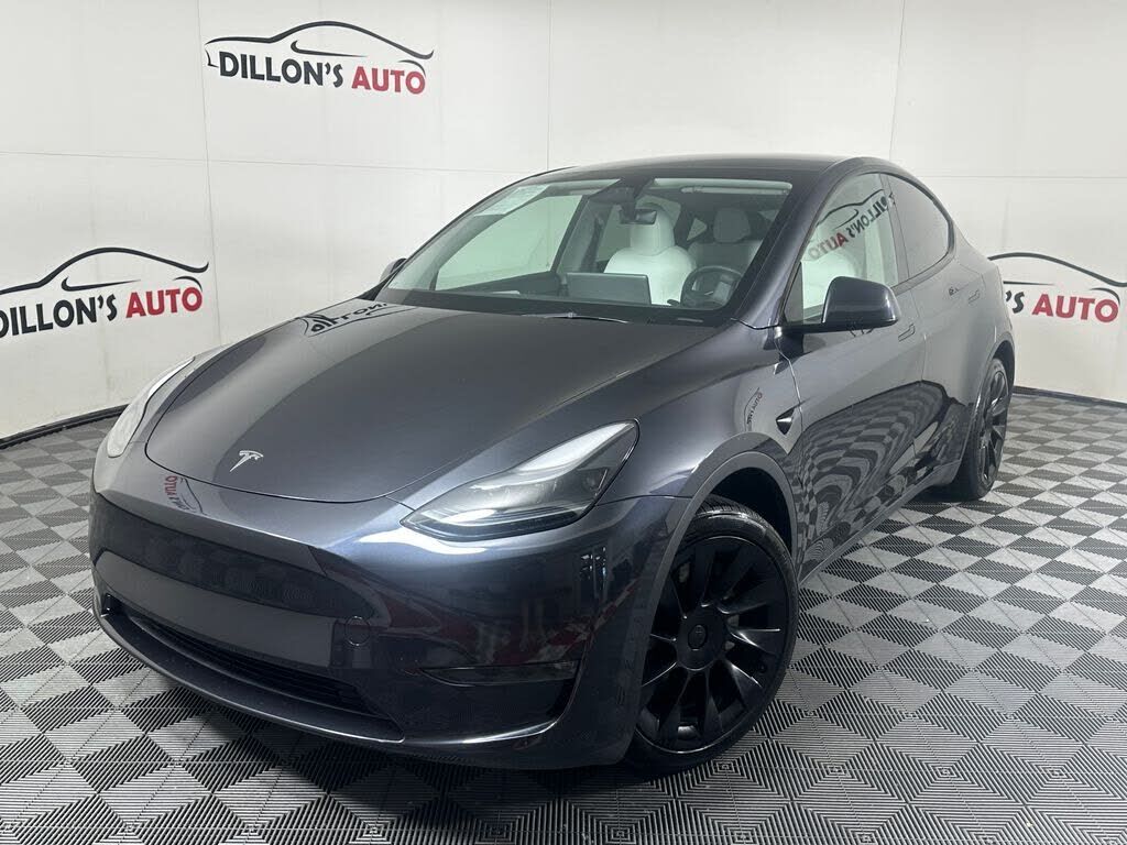 2025 TESLA Model Y