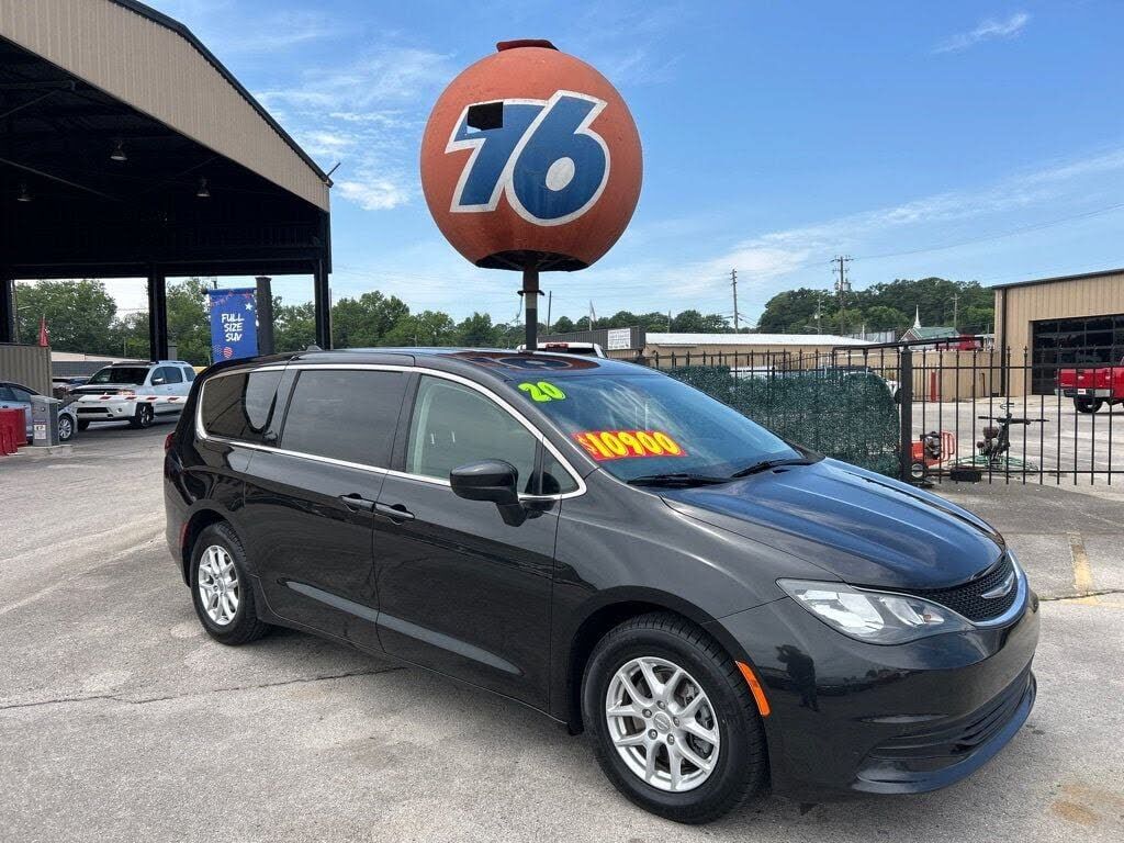 2020 CHRYSLER Voyager