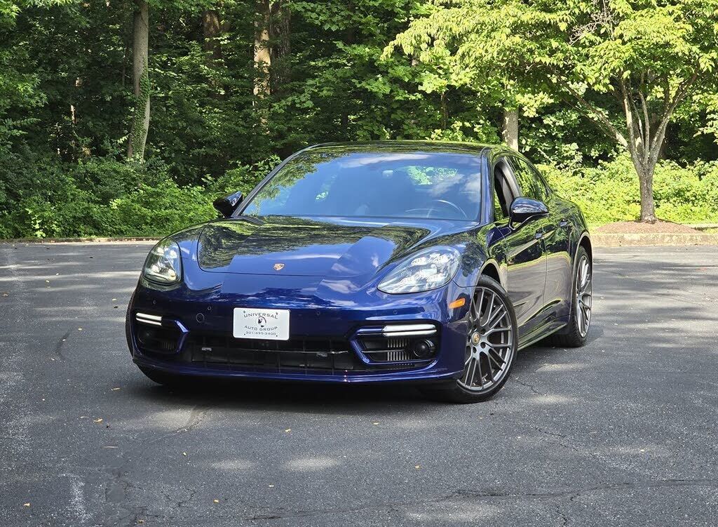 2022 PORSCHE Panamera