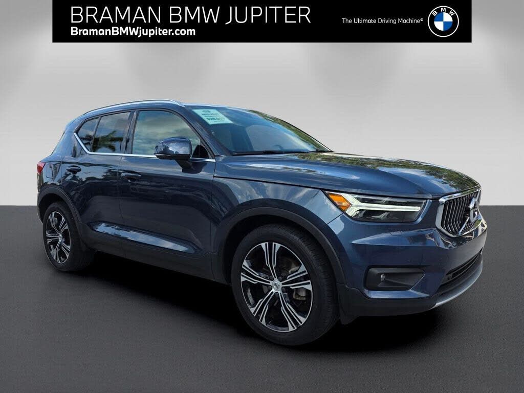 2020 VOLVO XC40