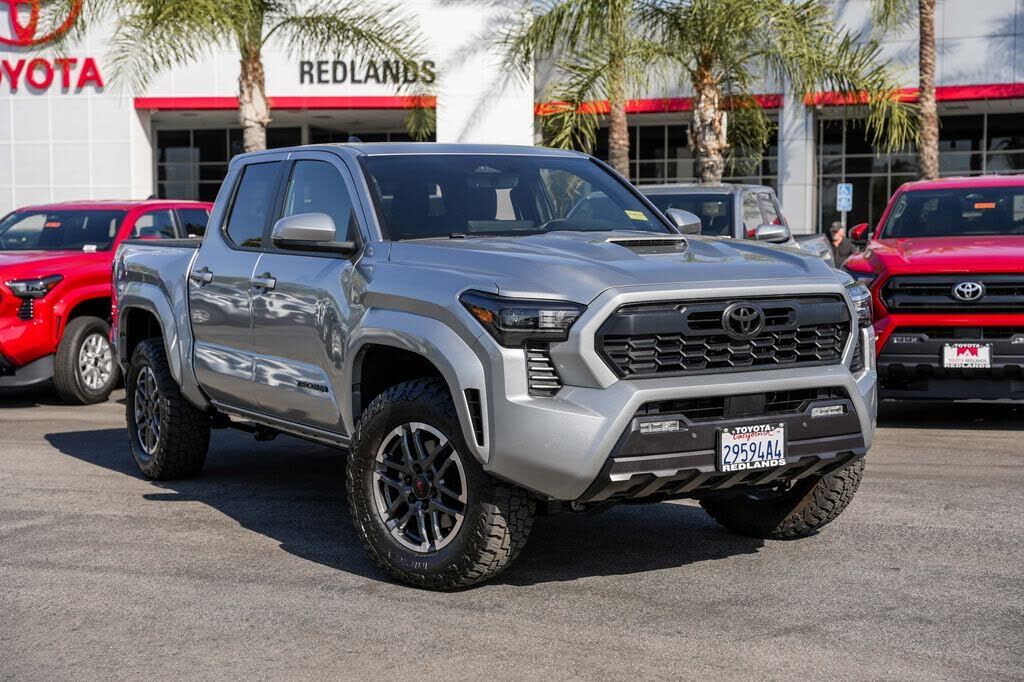 2024 TOYOTA Tacoma
