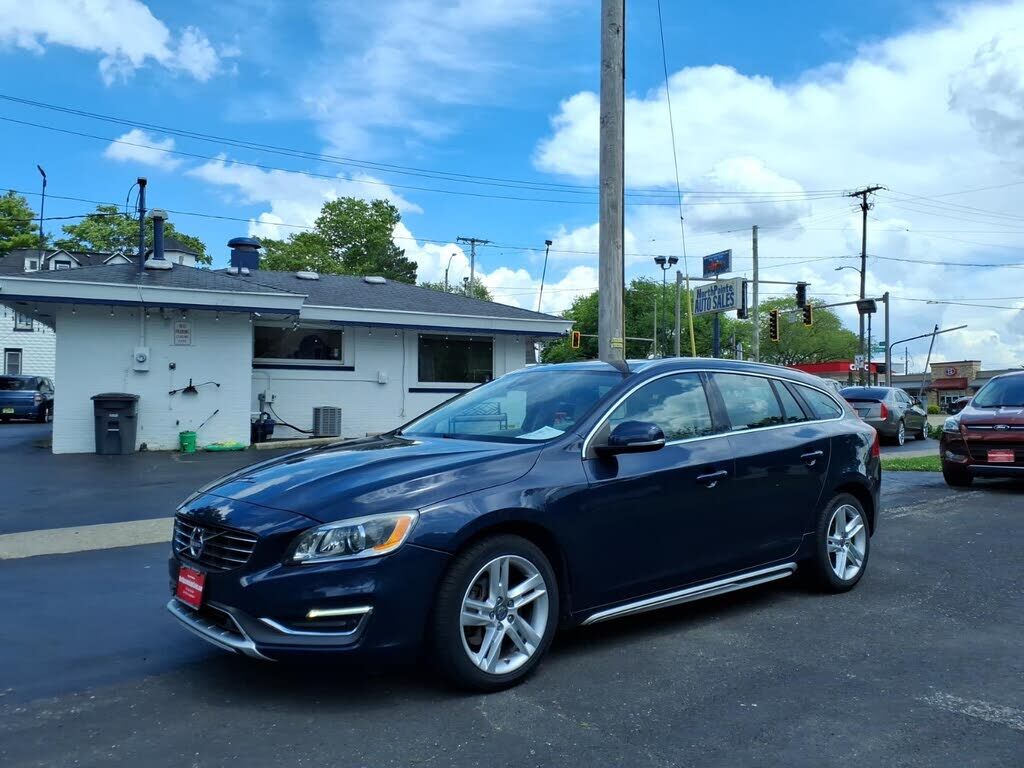 2015 VOLVO V60