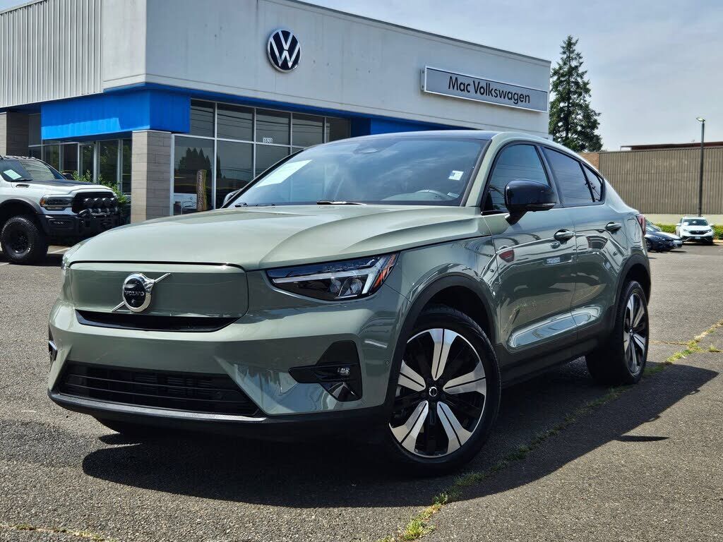 2023 VOLVO C40