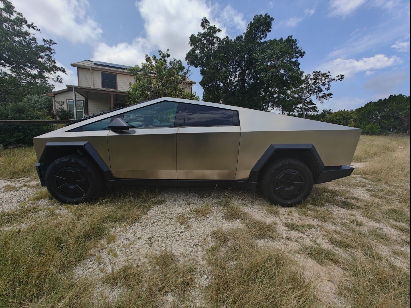 2024 TESLA Cybertruck