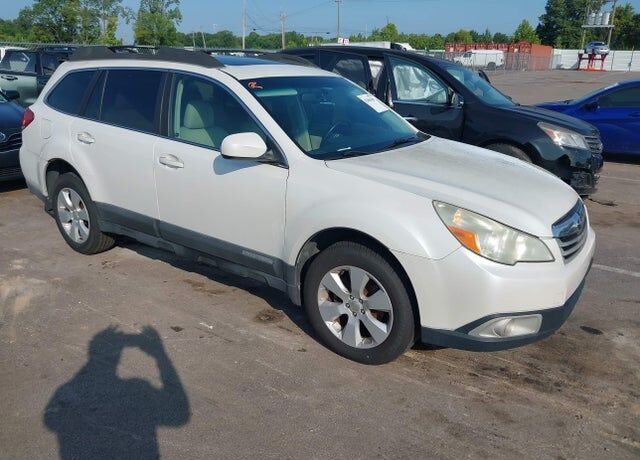 2010 SUBARU Outback