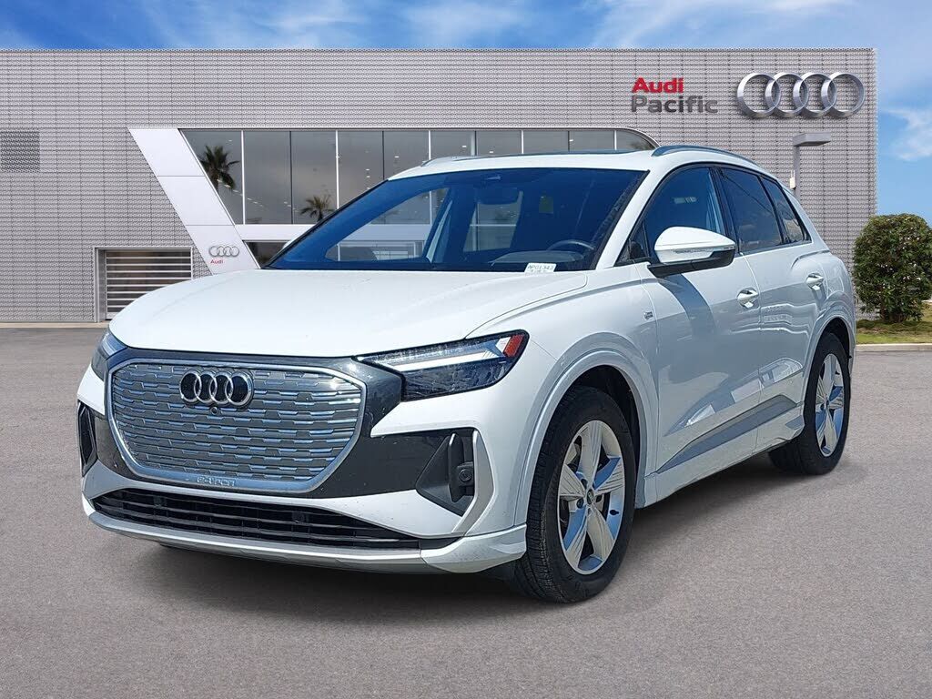 2025 AUDI Q4