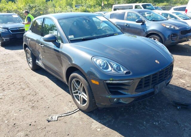 2018 PORSCHE Macan
