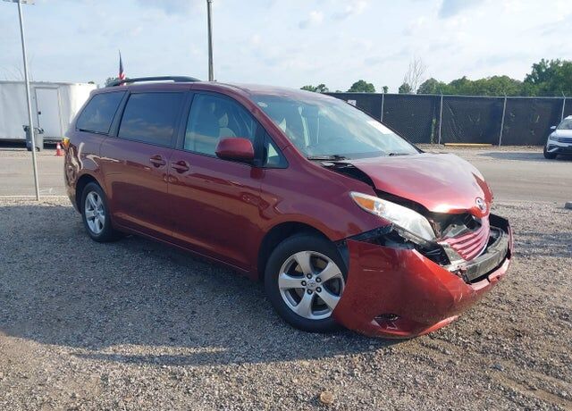 2017 TOYOTA Sienna