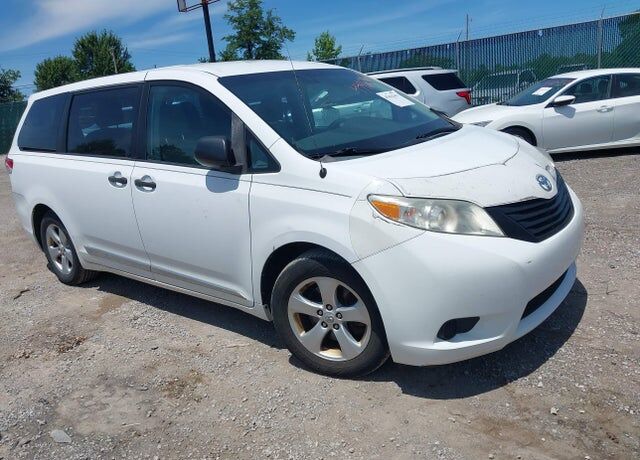 2012 TOYOTA Sienna