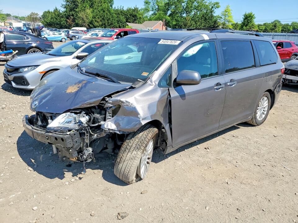 2017 TOYOTA Sienna