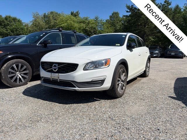 2017 VOLVO V60CC