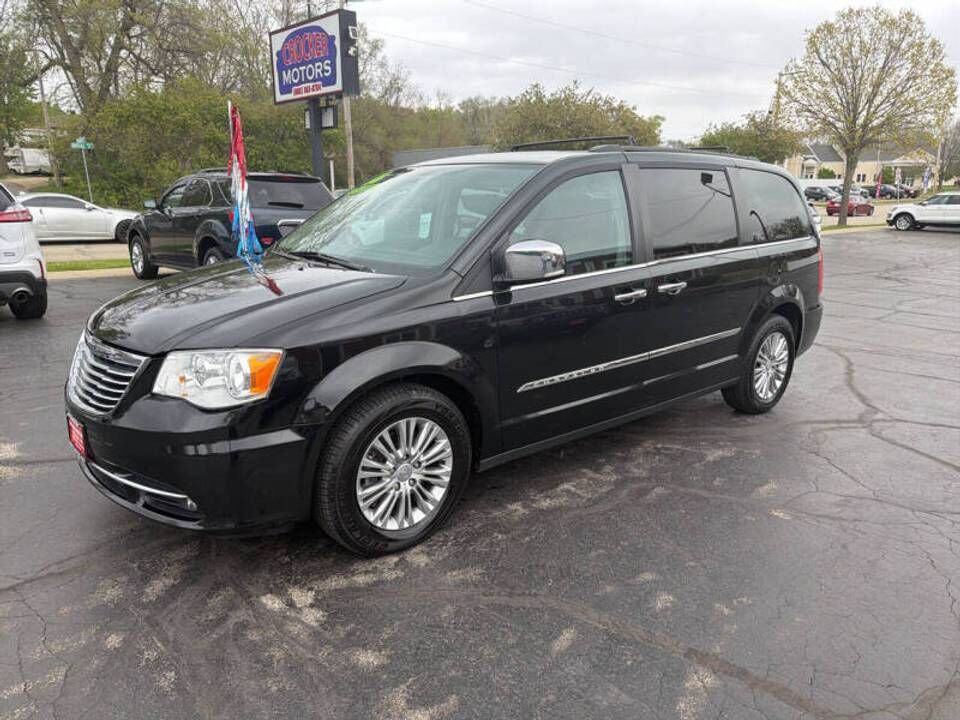 2016 CHRYSLER Town and Country