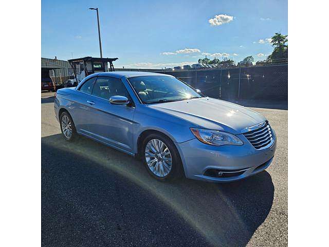 2013 CHRYSLER 200