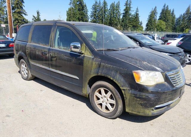 2012 CHRYSLER Town and Country