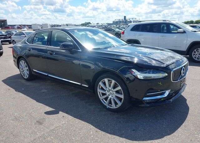 2017 VOLVO S90