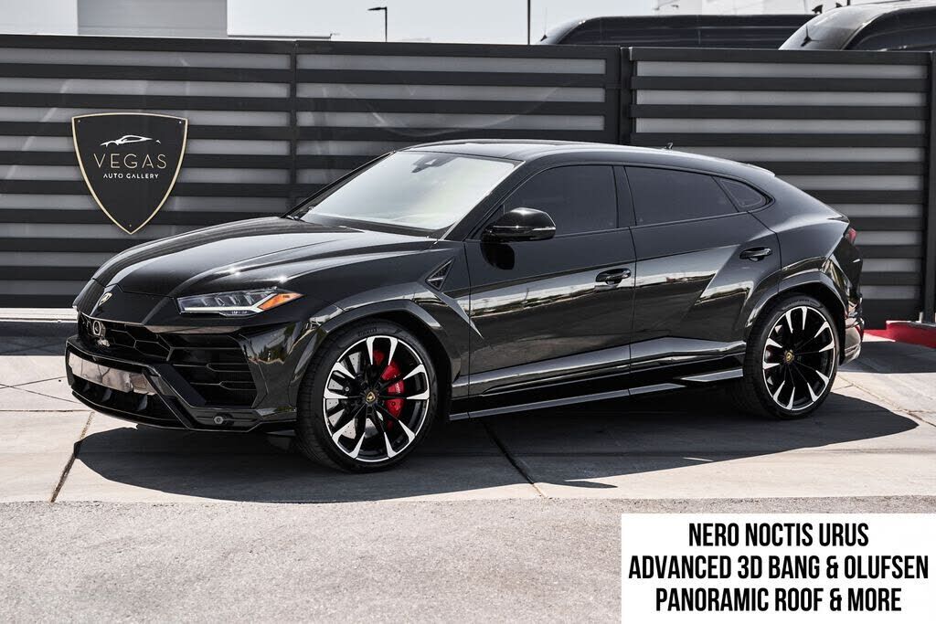2022 LAMBORGHINI URUS