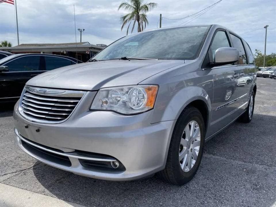2014 CHRYSLER Town and Country