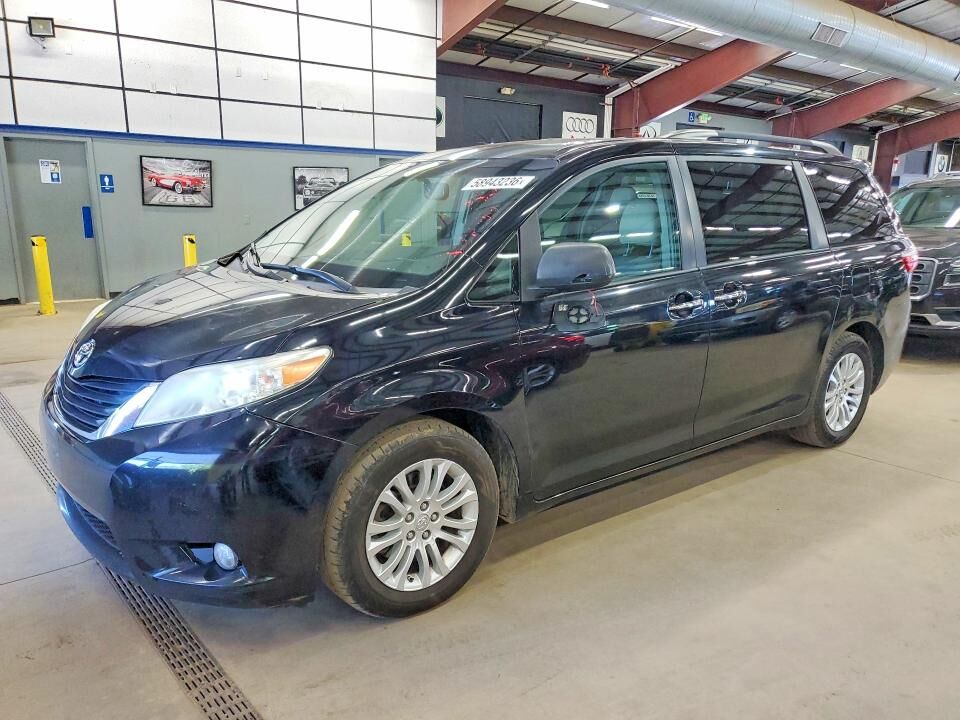 2017 TOYOTA Sienna
