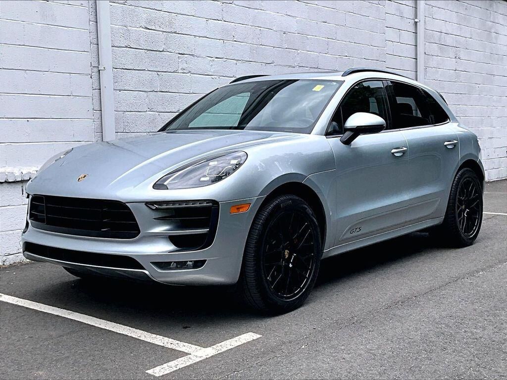 2017 PORSCHE Macan