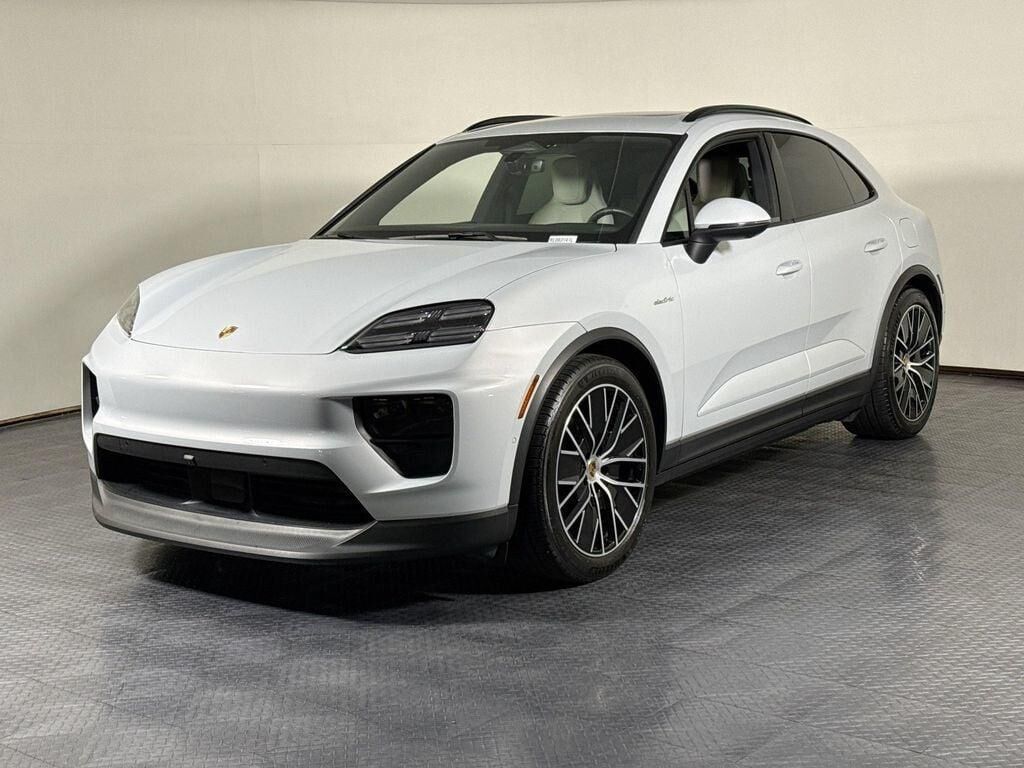 2024 PORSCHE Macan