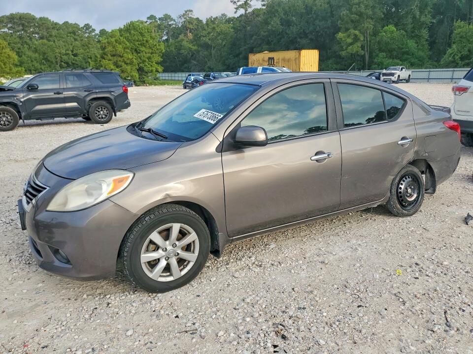 2013 NISSAN Versa