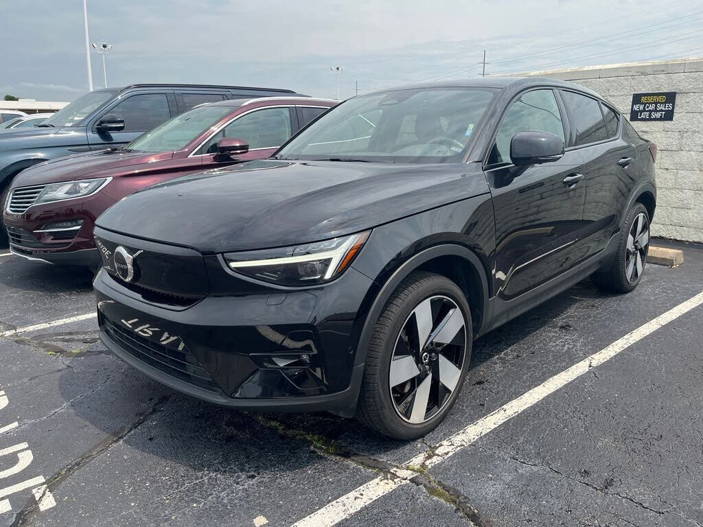 2023 VOLVO C40