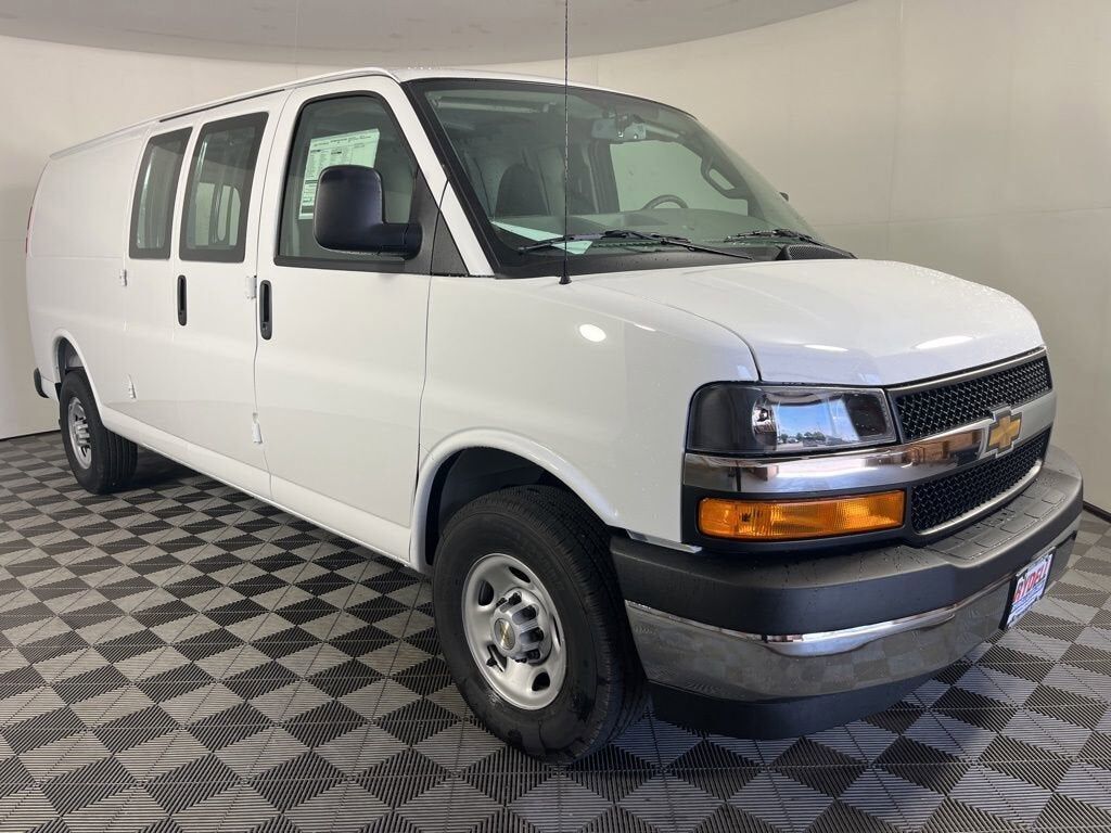 2026 CHEVROLET Express