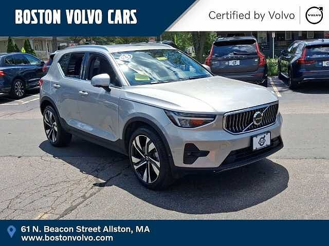 2024 VOLVO XC40