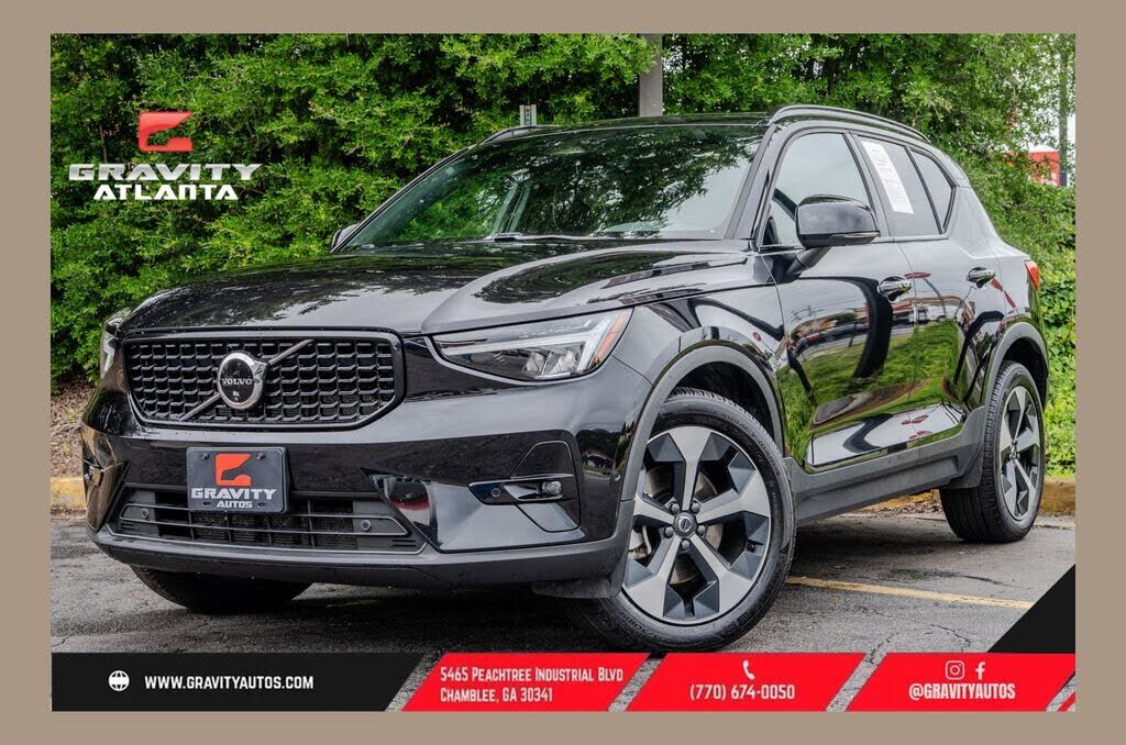 2025 VOLVO XC40