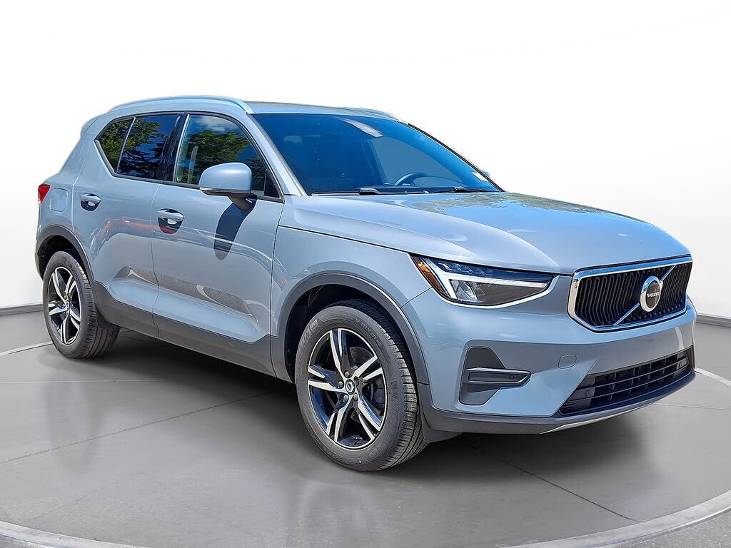 2023 VOLVO XC40