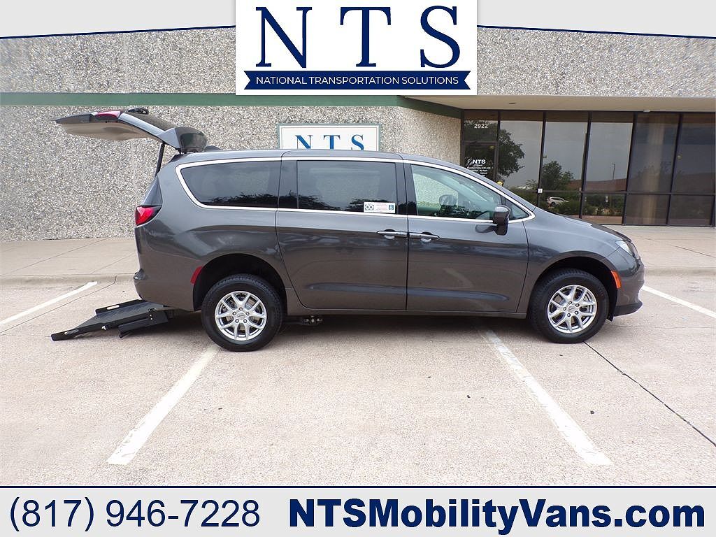 2023 CHRYSLER Voyager