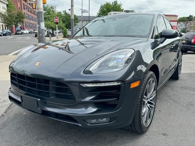 2017 PORSCHE Macan