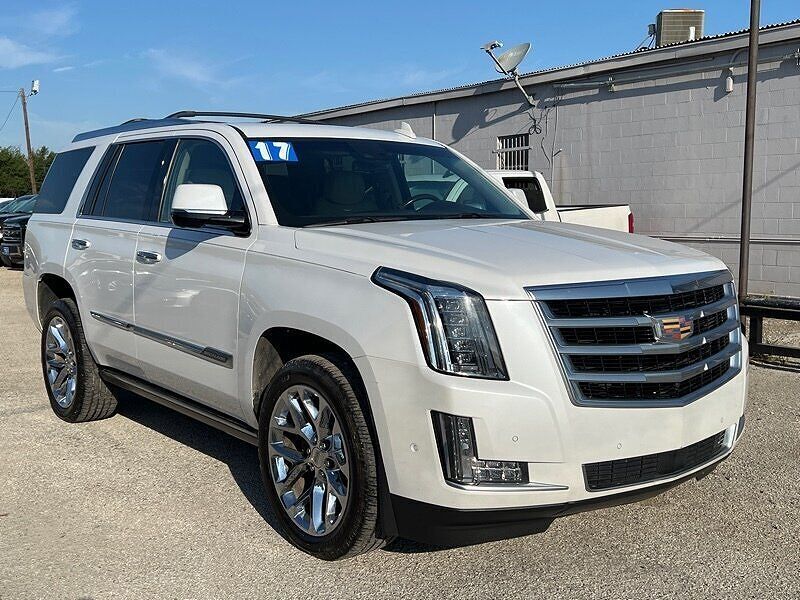 2017 CADILLAC Escalade