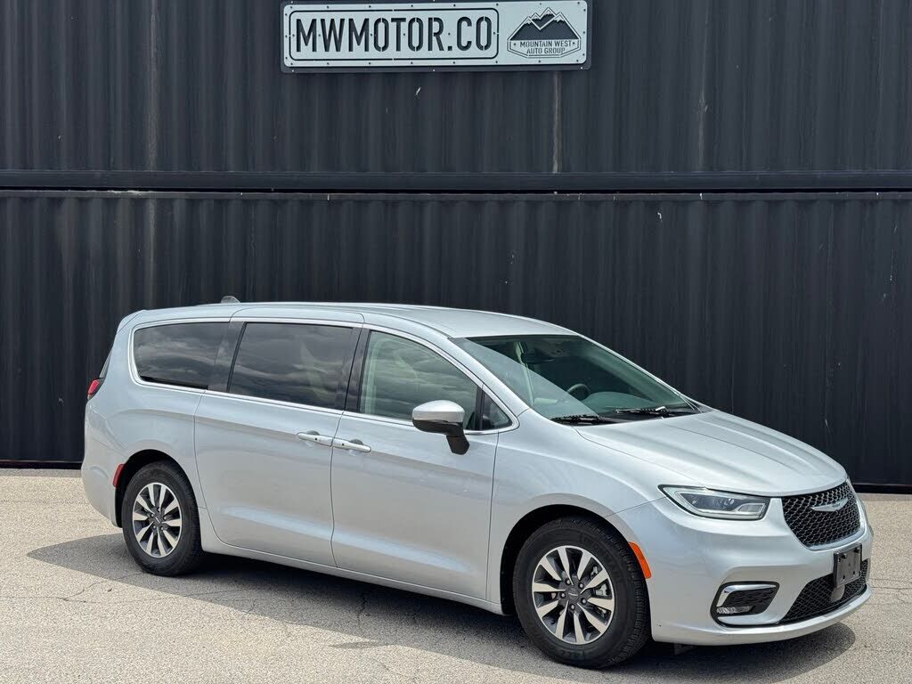 2023 CHRYSLER Pacifica