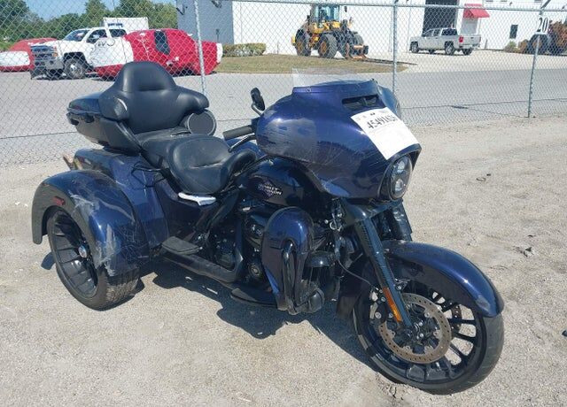 2025 HARLEY DAVIDSON FLHTCUTG / Tri Glide Ultra