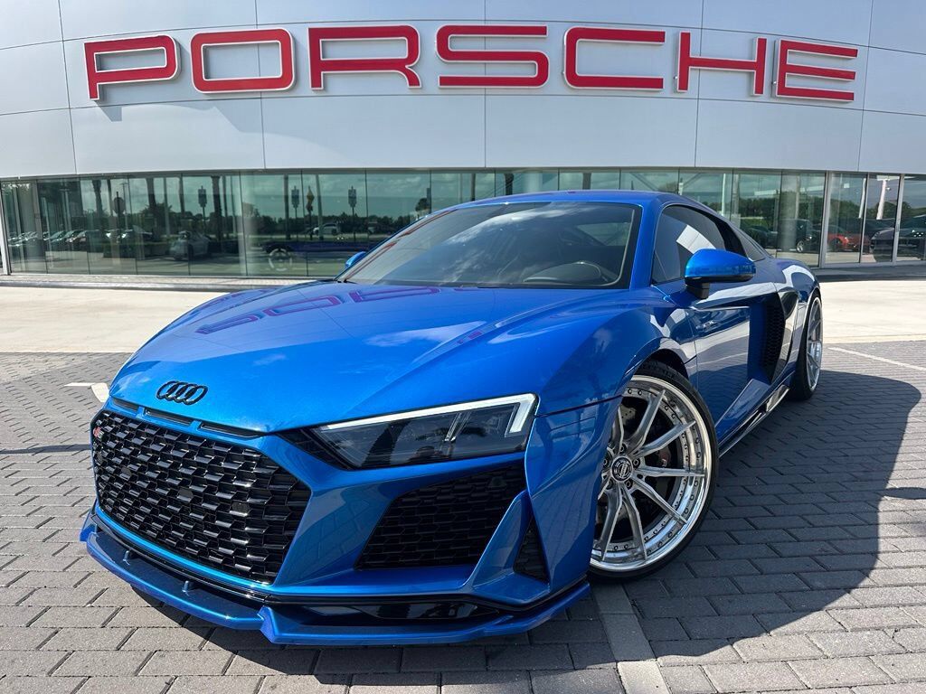 2023 AUDI R8