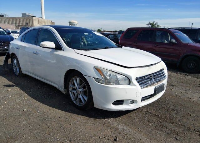 2010 NISSAN Maxima