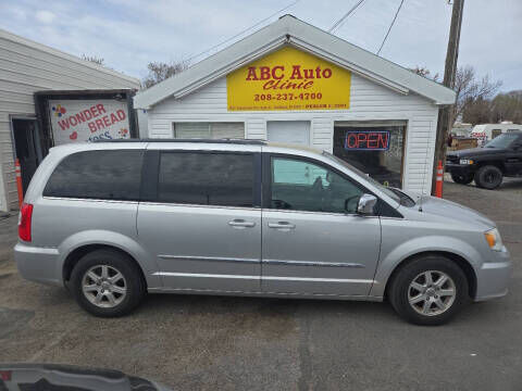 2011 CHRYSLER Town and Country
