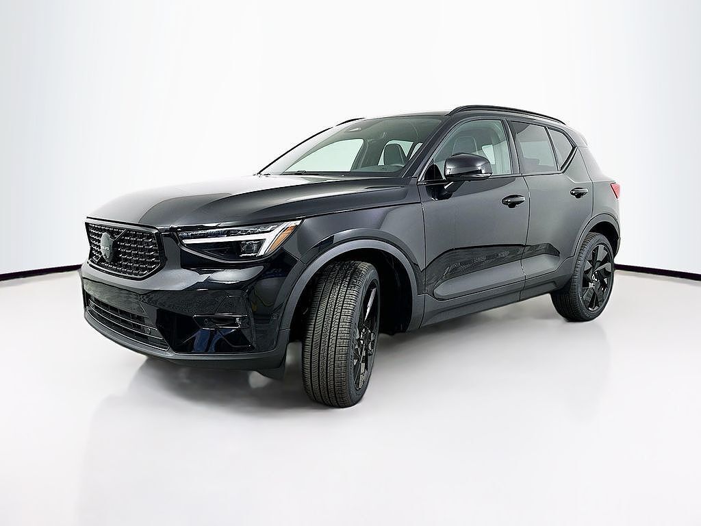 2026 VOLVO XC40