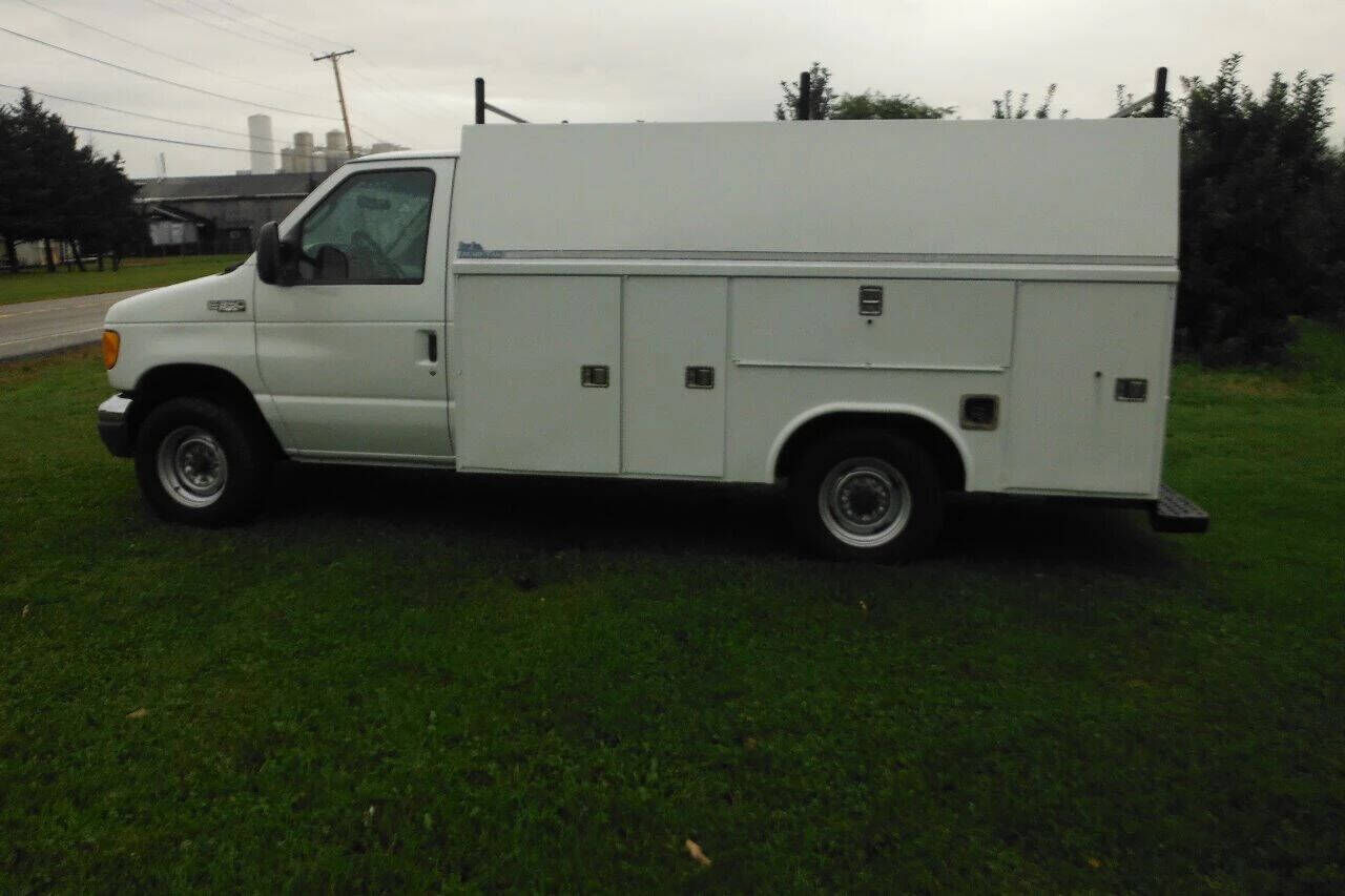 2005 FORD E-350