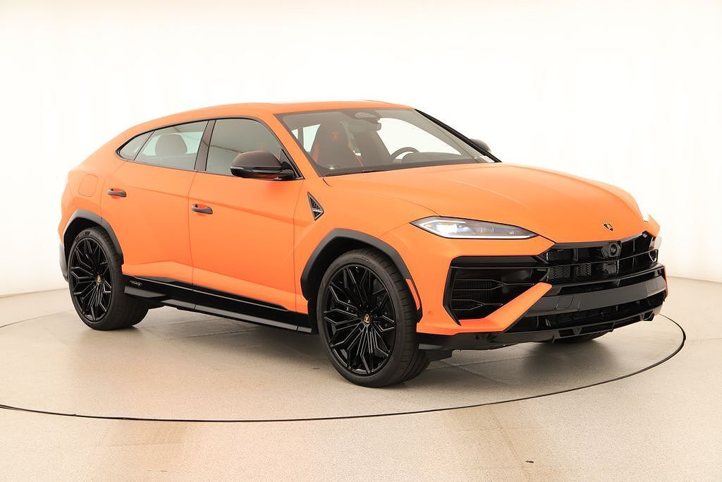 2026 LAMBORGHINI URUS