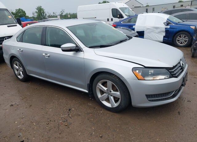 2013 VOLKSWAGEN Passat