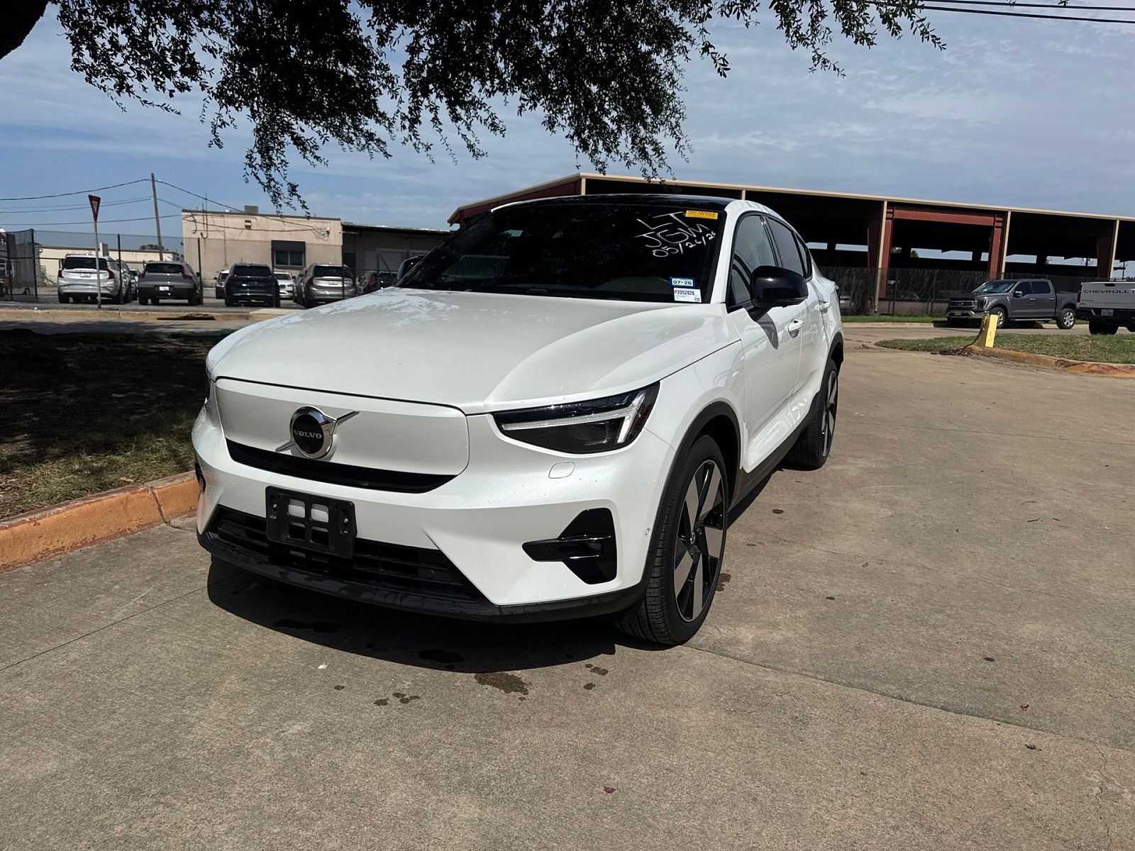 2023 VOLVO C40