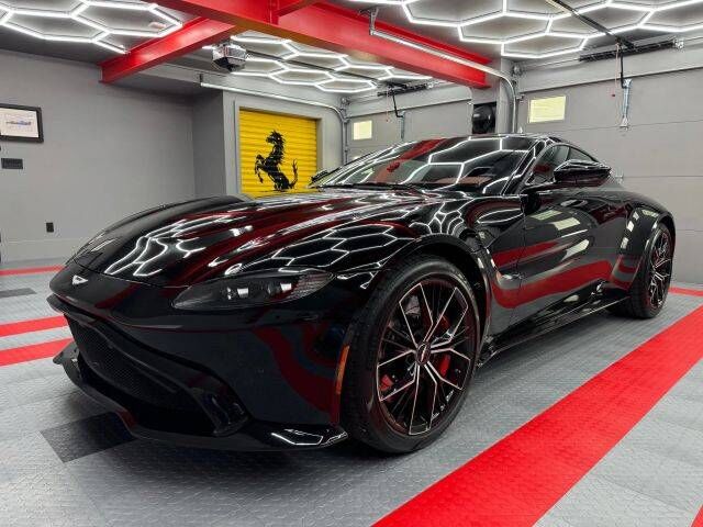 2021 ASTON MARTIN Vantage