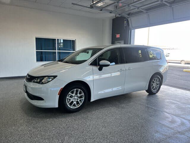 2023 CHRYSLER Voyager