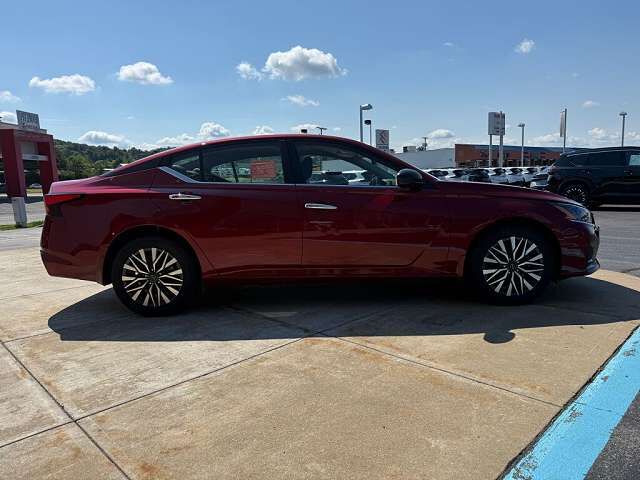 2024 NISSAN Altima